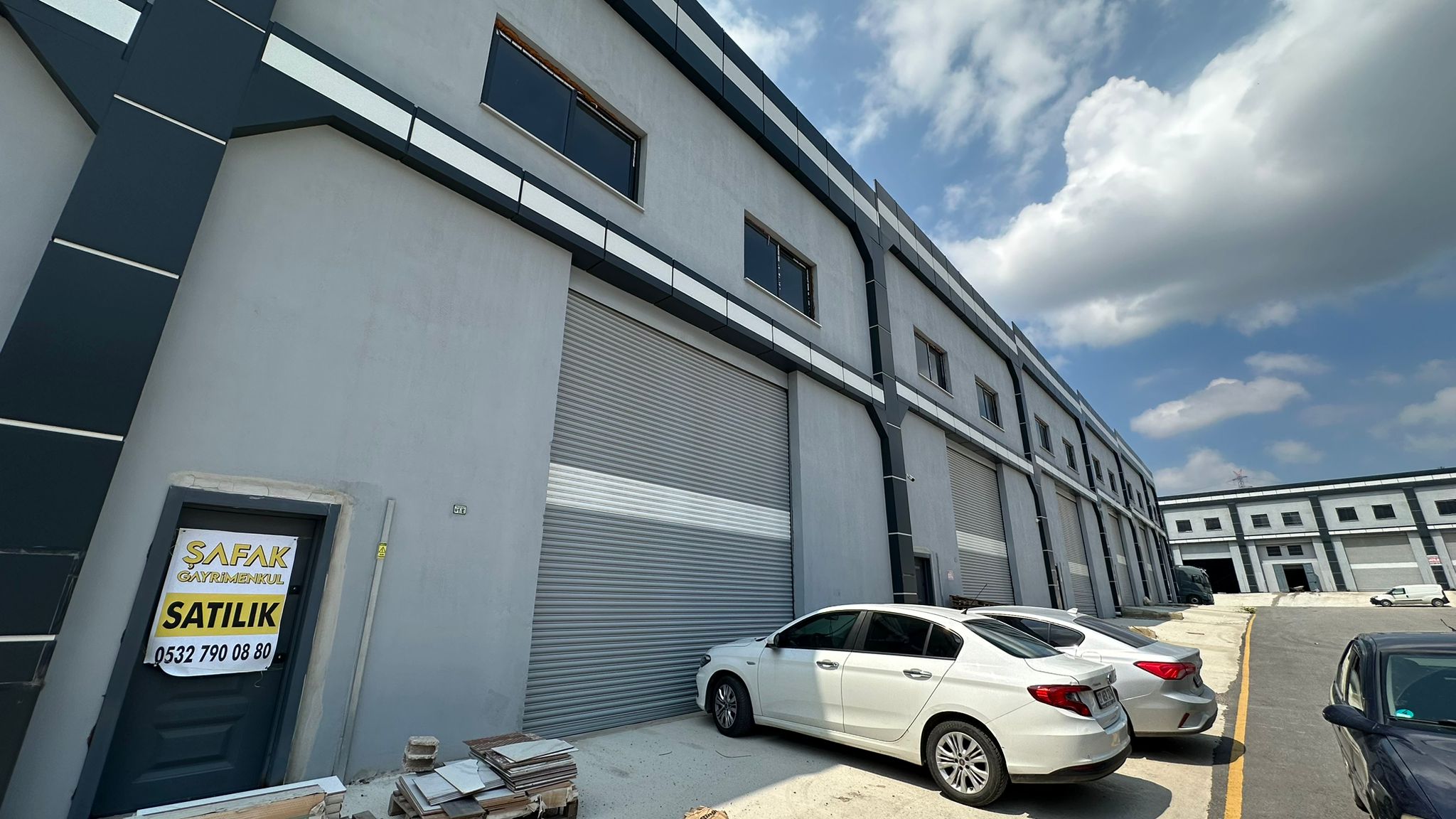 ŞAFAK/ Toptancılar Sitesinde Satılık 440m2 / 2+1  İş Yeri 