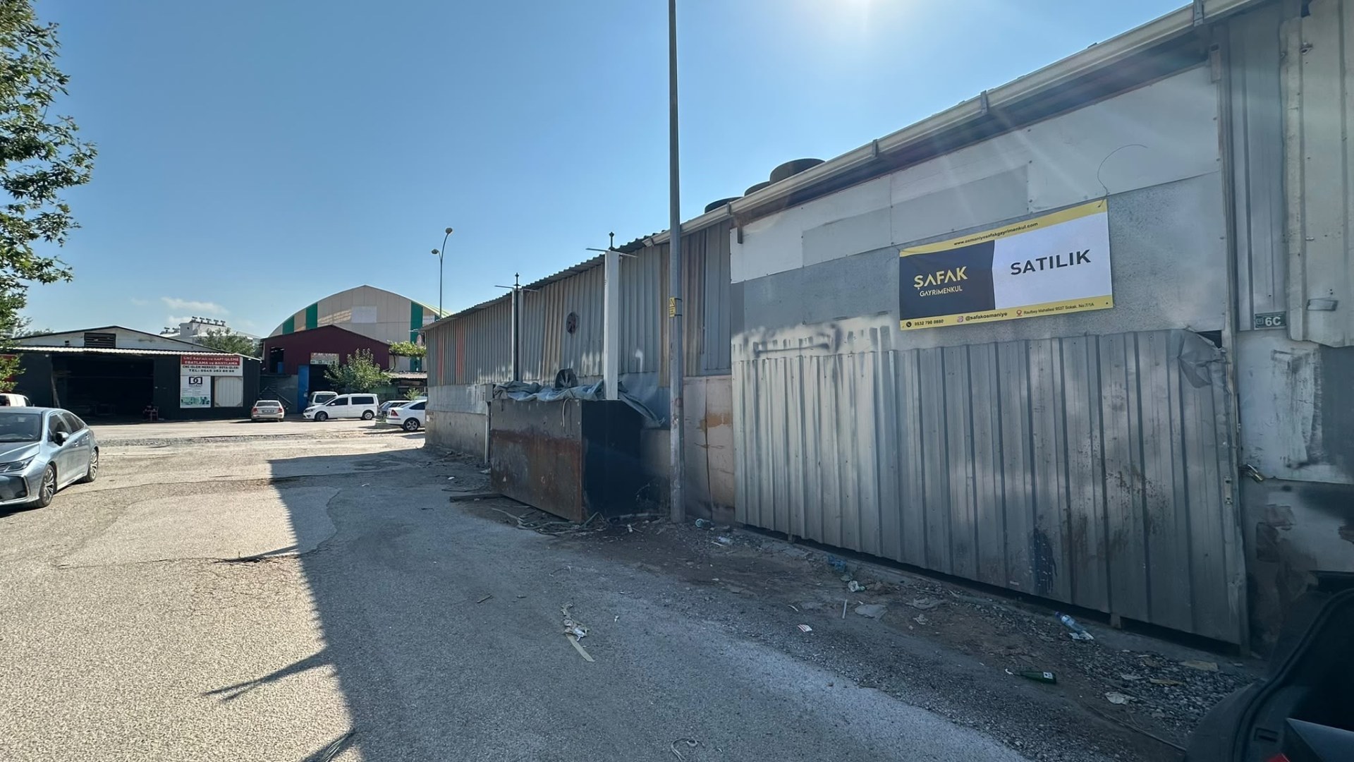 ŞAFAK / Karma Sanayi Sitesi KOSGEB Karşısı İli Göz Dükkan